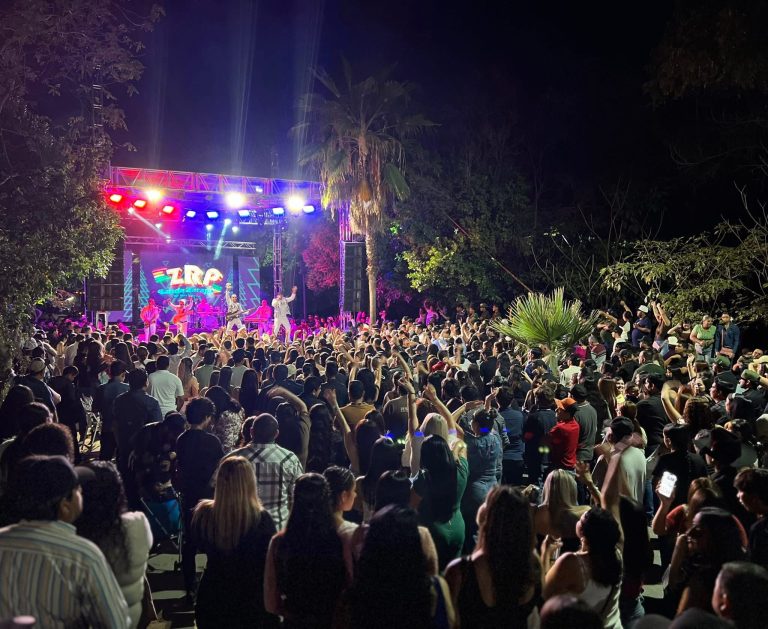 Cambia Cosalá sede de conciertos por lleno total en plazuela