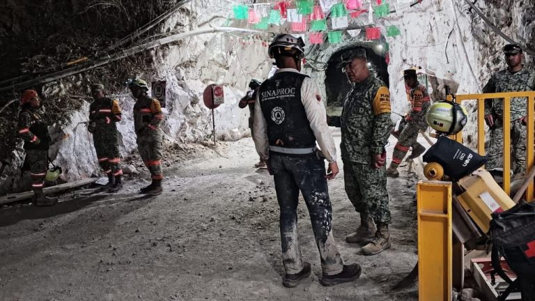 Identifican a minero rescatado; van por último trabajador atrapado