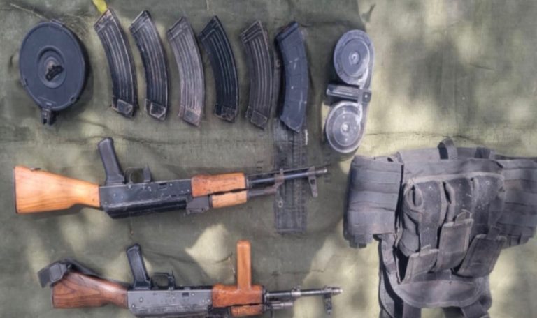Aseguran en el municipio de Navolato, armas, cargadores y cartuchos