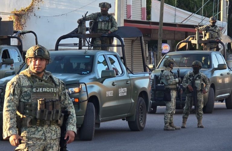 Hombre es asesinado a balazos y 2 más quedan heridos