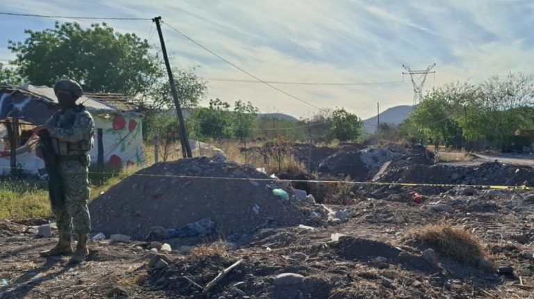 Estaba semienterrado y encobijado en Los Huertos