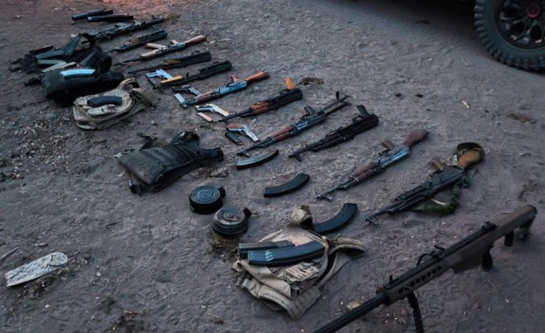 Lo detienen y aseguran 17 armas