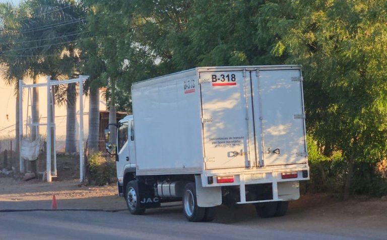Atacan a balazos camión de mercancía en la carretera Culiacán-Tepuche