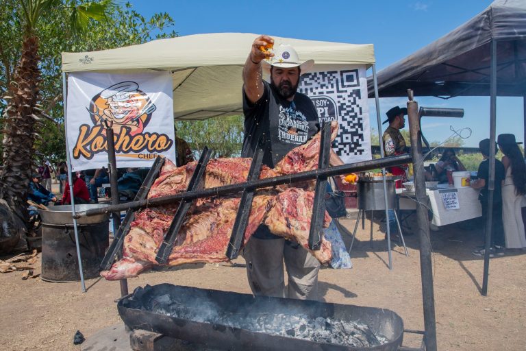 Degustan más de 100 kilos de cochito a la vuelta y vuelta