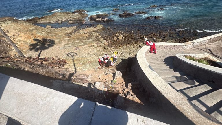 Cae 8 metros a zona rocosa en el malecón