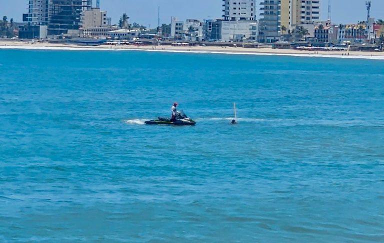 Desaparece bañista; no salió del mar tras ingresar a nadar