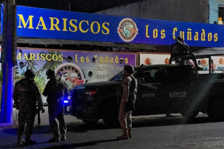 Incendian restaurante de mariscos en Las Vegas
