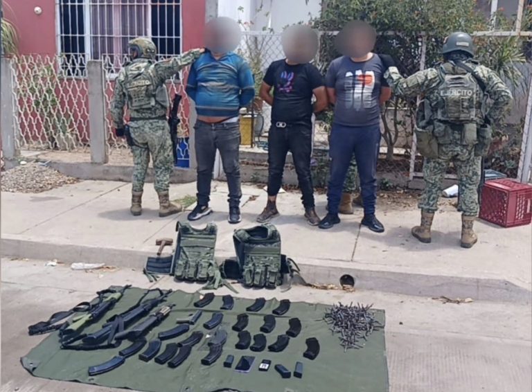 Arrestan a 3 tras persecución en la Ruiz Cortines de Culiacán