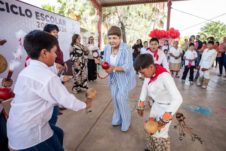 Baila alcaldesa al estilo yoreme por el 431 aniversario de Guasave