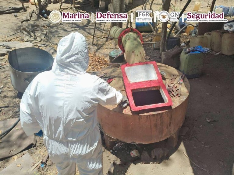 Desmantelan 2 laboratorios clandestinos; había más de 2 toneladas de metanfetamina