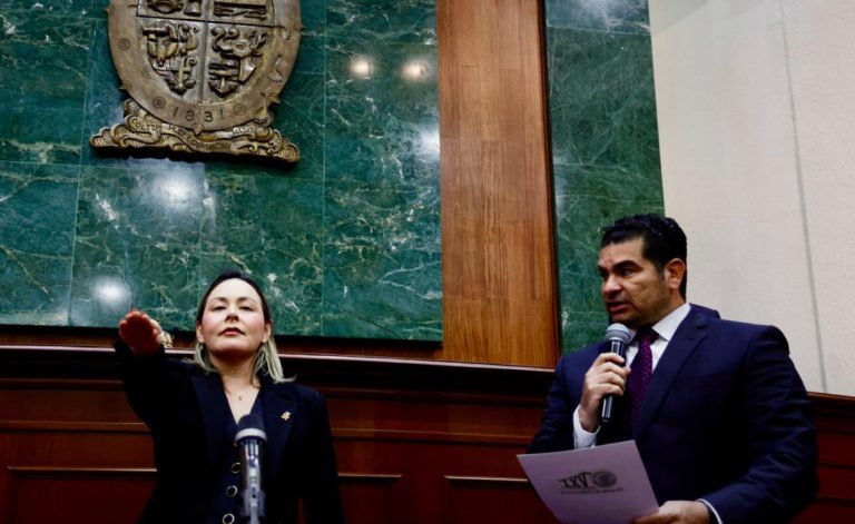 Yeraldine Bonilla Valverde rinde protesta como gobernadora interina de Sinaloa
