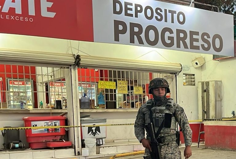 Queda herido; lo balean en expendio en la Progreso