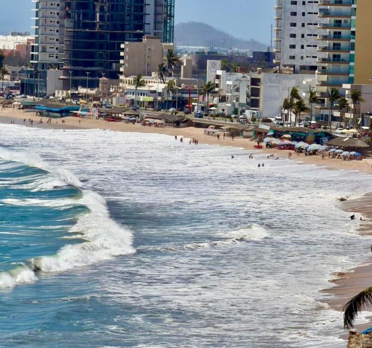Activa Mazatlán alerta por mar de fondo