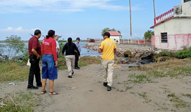 Descartan daños por ingreso del mar a calles en Teacapán