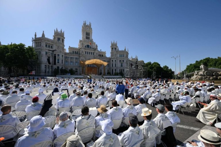 Preside el Papa en Madrid multitudinaria congregación