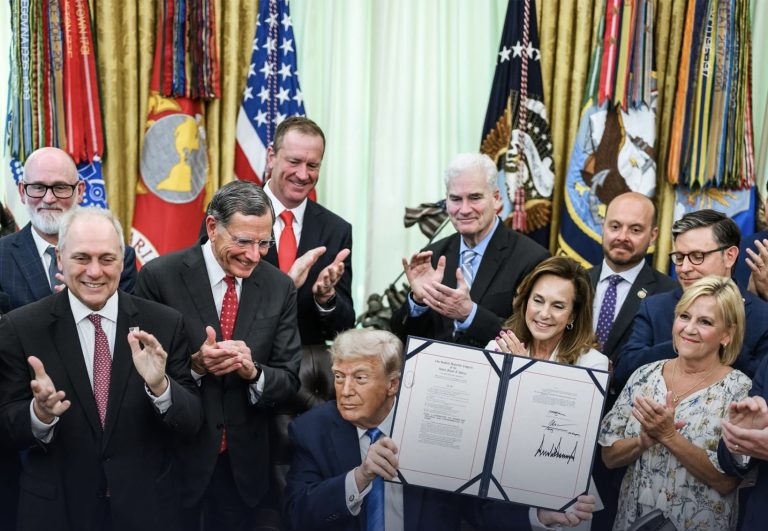 Duda Trump firmar tratado comercial con México