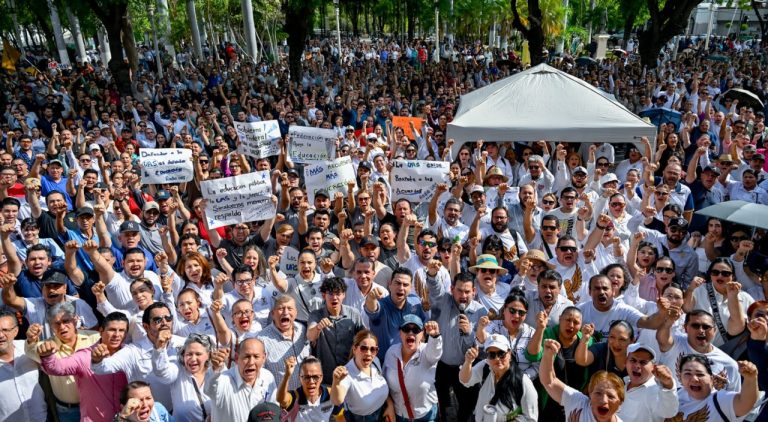 Entra la UAS en paro; no hay para la quincena
