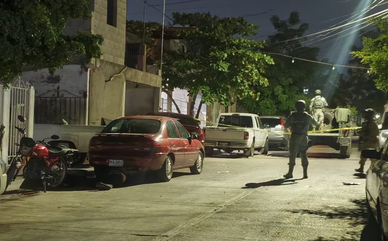 Dos hombres sin vida y otro más resultó herido tras ataque en Culiacán