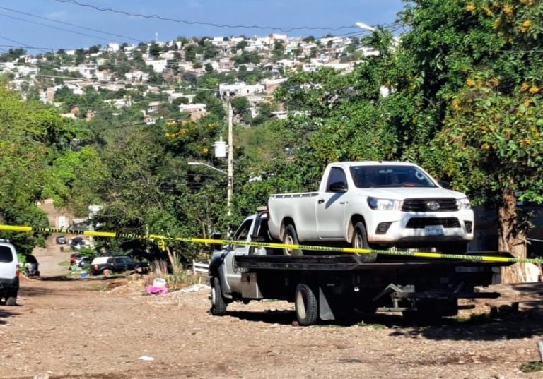 Atacan camioneta a balazos en la República Mexicana