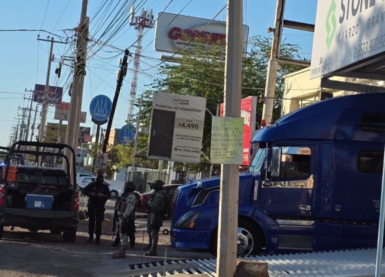 Fallece empleado al caerle losetas