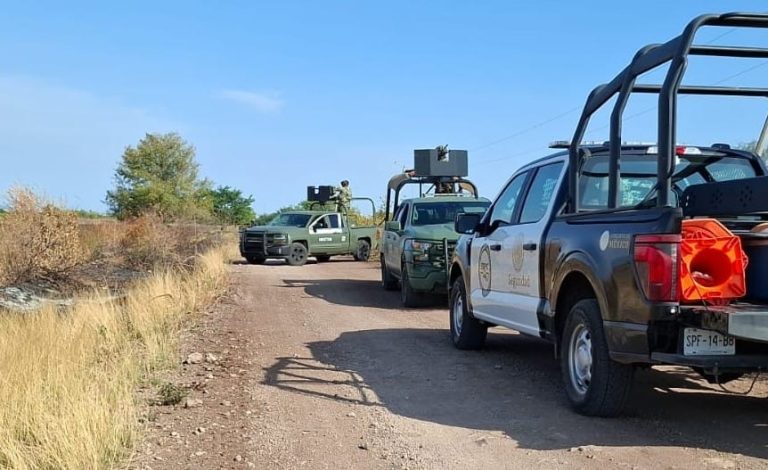 Estaba envuelto en una cobija y junto a unas tierras en campo Morelia