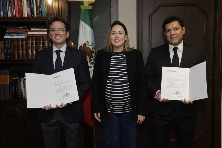 Designa gobernadora a nuevos secretarios en Economía y Sebides