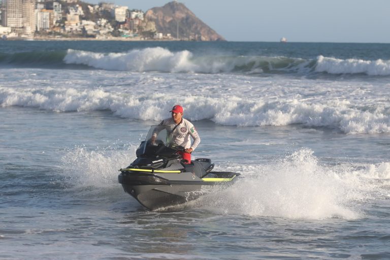 Prohíben acceso a bañistas a Olas Altas y Cerritos por mar de fondo