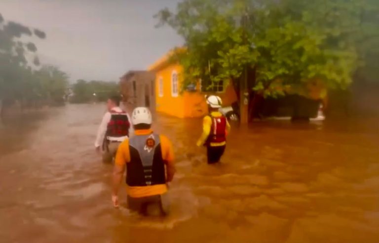 Suman 16 colonias afectadas por lluvias en Mazatlán