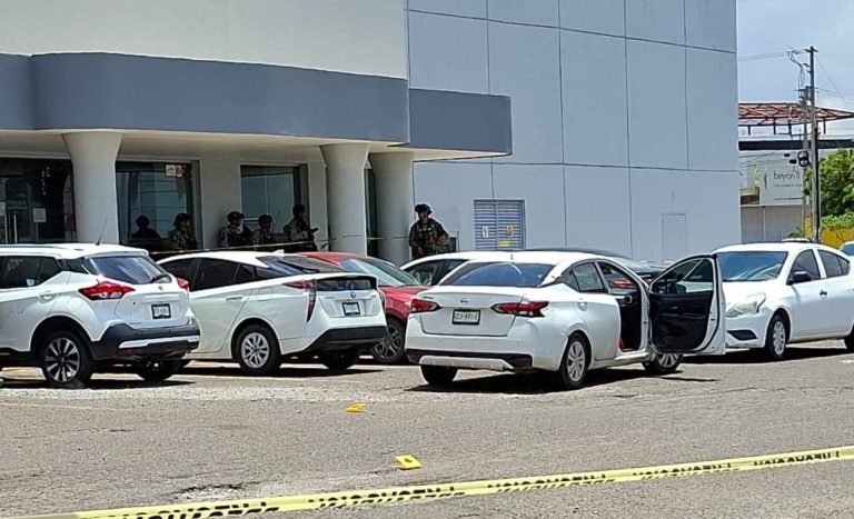 Deja 3 heridos y un presunto detenido balacera en plaza comercial de Culiacán