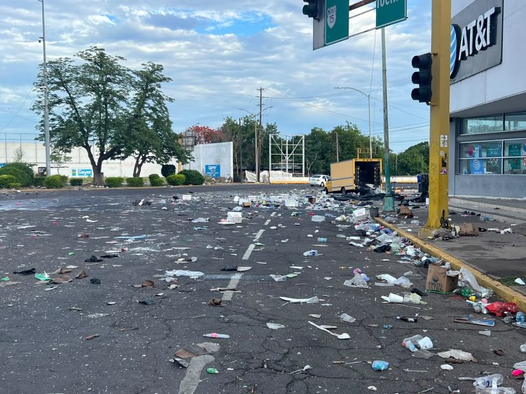 Dejan 6 toneladas de basura en La Canasta tras partido de la Selección