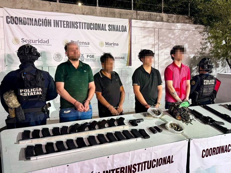 Aseguran a 4 civiles armados; les aseguraron fusiles, más de mil 600 cartuchos