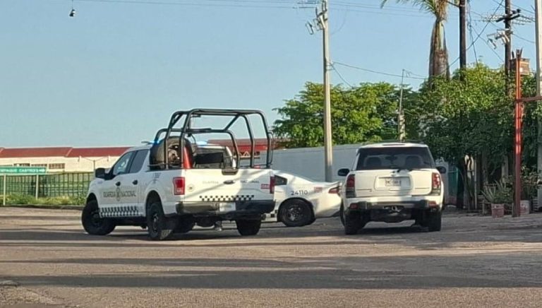 Se enfrentan civiles y federales en el Limón de los Ramos; 12 autos ponchados
