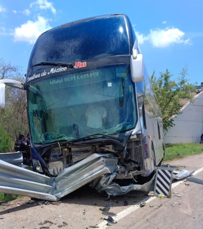 Viajaban 30 en autobús con destino a Torreón; chocó en Concordia