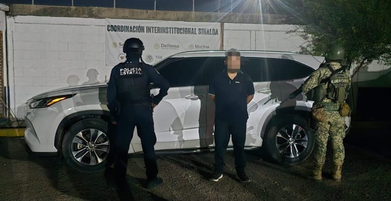 Detienen a civil con una unidad robada en Navolato, tras un reporte a C4