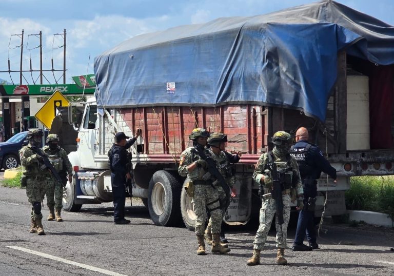 Roban un torton con tinacos con leche; caen 2 en Culiacán