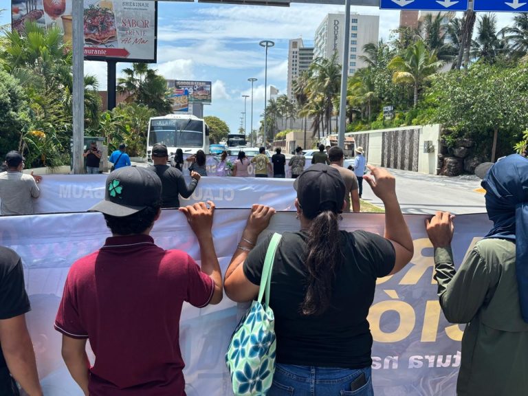 Bloquean acuacultores zona turística en Mazatlán frente a Conapesca