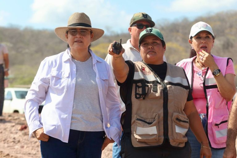 Propone alcaldesa de Mazatlán multas por basura en canales y arroyos