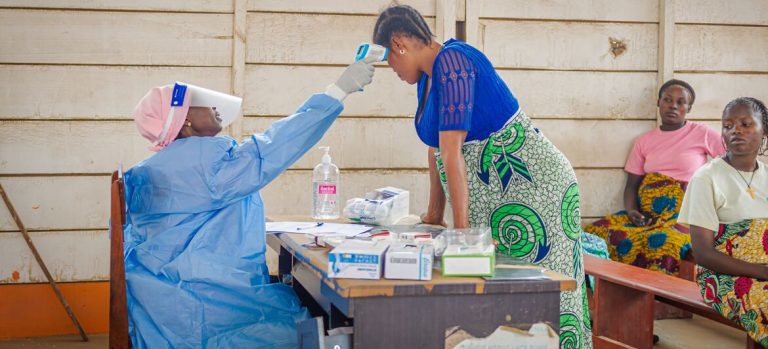 Supera brote de ébola en Congo los 500 muertos
