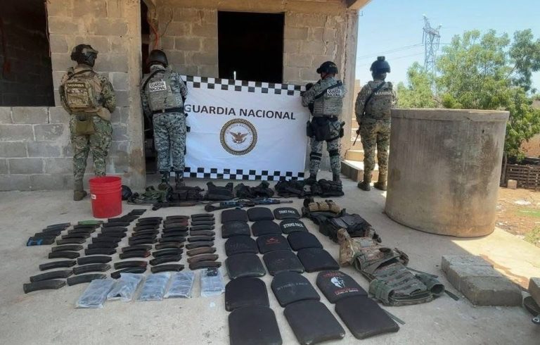 Aseguran armas, munición y equipo táctico en Mazatlán