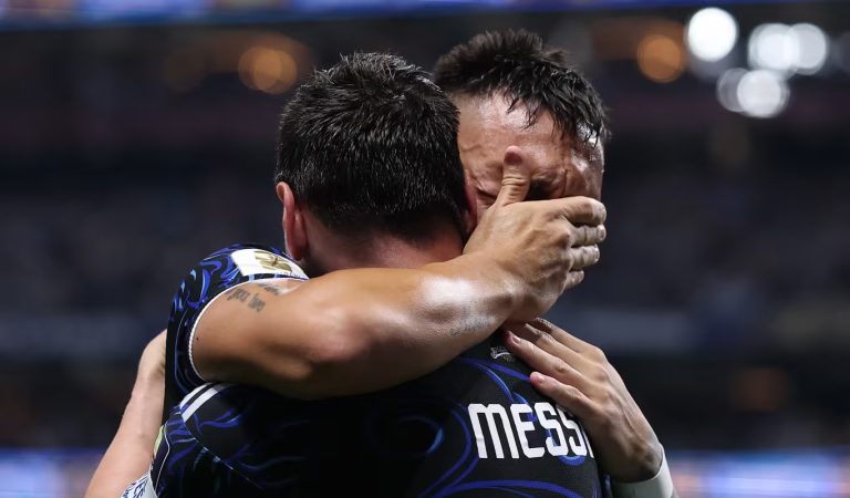 Argentina remonta de manera agónica ante Inglaterra y se mete en la final