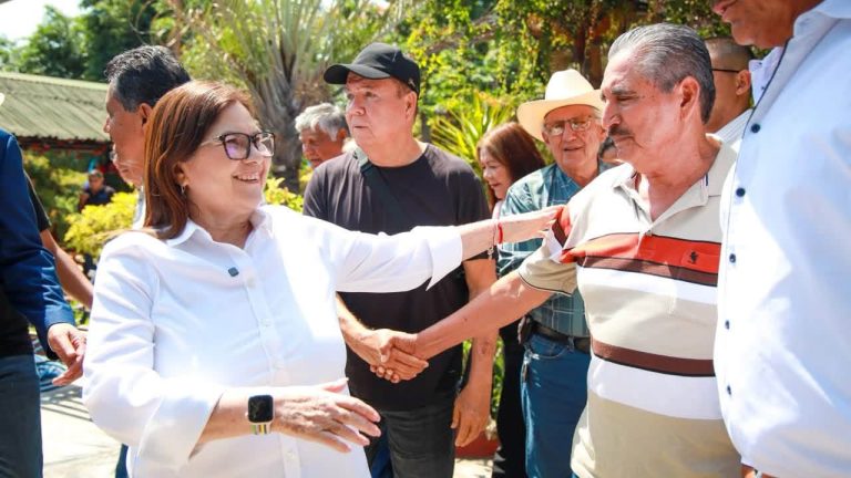 Escucha Imelda Castro problemática del campo en Navolato