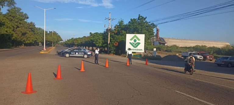 Cierran carretera Culiacán-Navolato; hay vías alternas