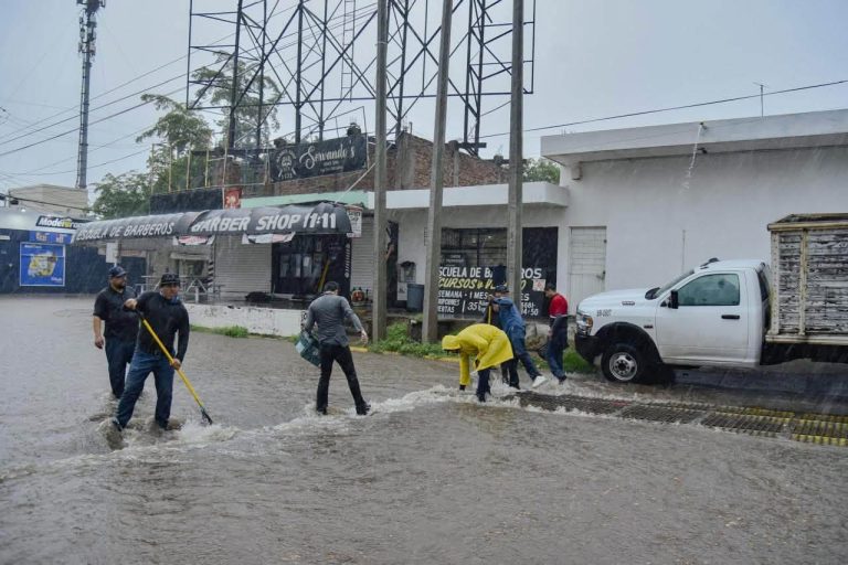 Le llueve a Los Mochis ‘sobre mojado’
