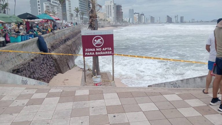 Califican de riesgo 5 playas de Mazatlán por mar de fondo