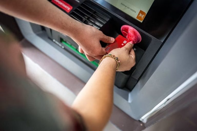 ¡Cuidado! Alertan por robos en cajeros automáticos