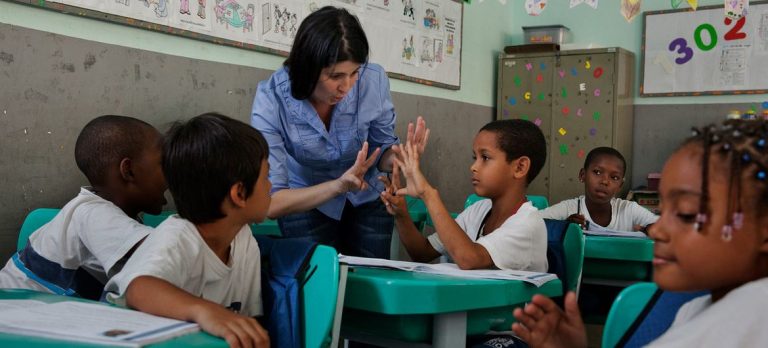 Baja AL nacimientos; 38 millones menos estudiantes para 2050