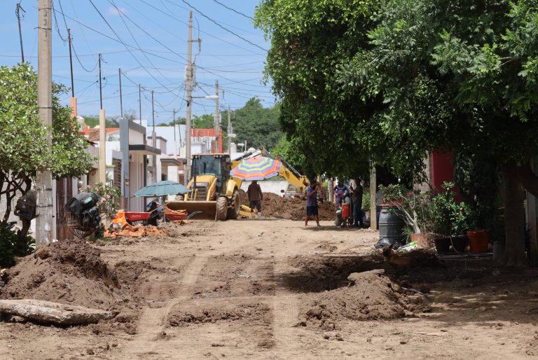 Rehabilita Navolato línea de agua potable en Los Albañiles