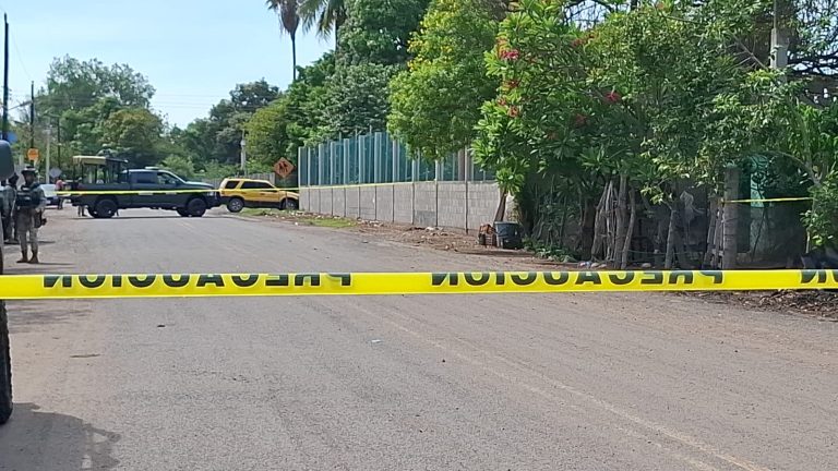 Hallan dos cuerpos envueltos en plástico en un domicilio de Aguapepito, Navolato