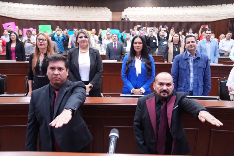 Llegan al Congreso dos diputados suplentes