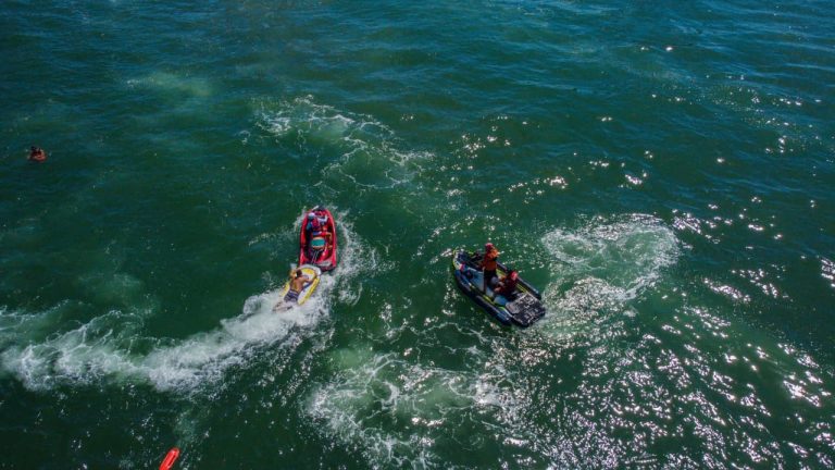 Rescatan a 62 durante la última semana por mar de fondo